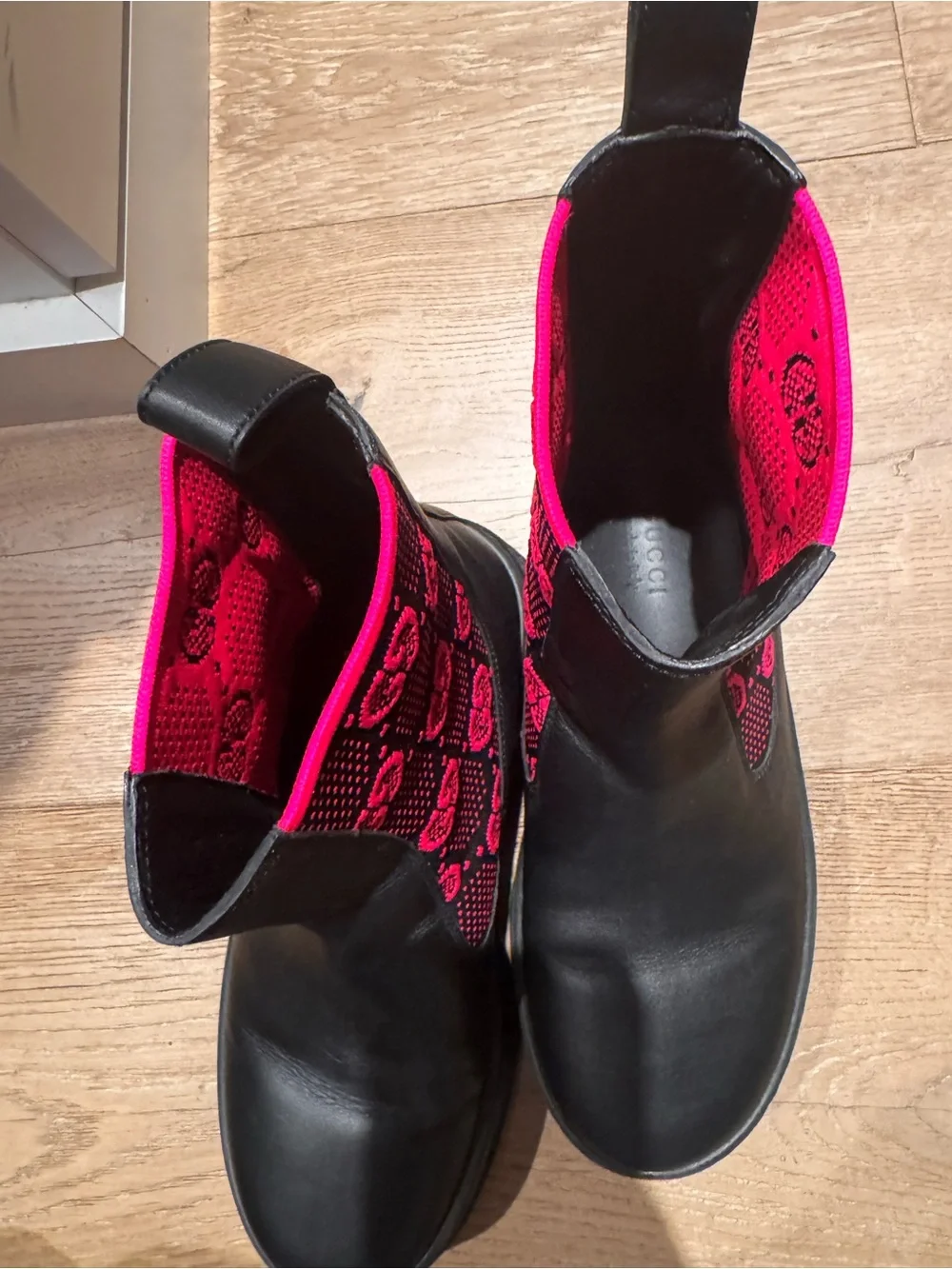 Gucci Black Leather Chelsea Boots with Pink GG Elastic Panels Black and fusia